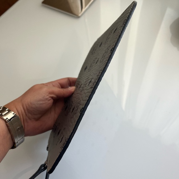 MCM SILVER GRAY WRIST POUCH - Picture 9 of 10